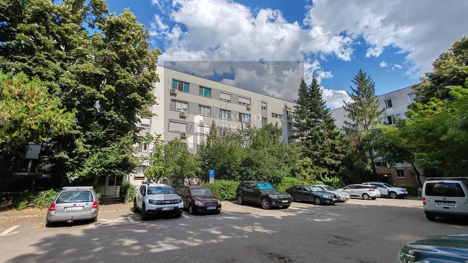 Apartament cu 3 camere, Auchan Titan/ 1 Dec 1918, DE RENOVAT - Poză 2