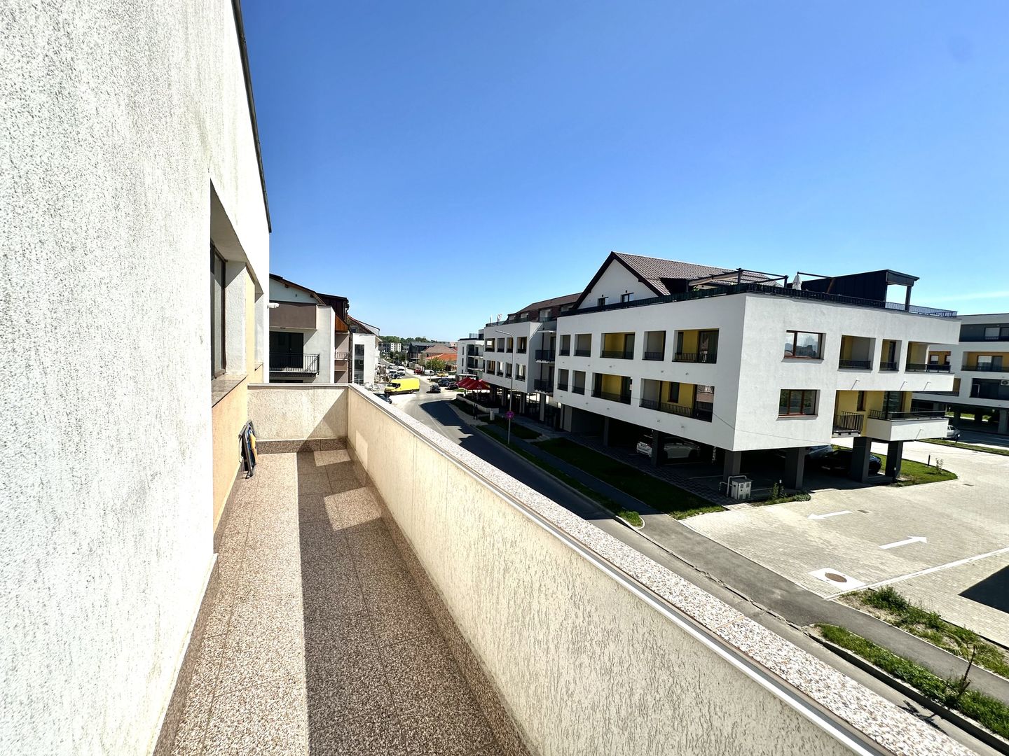 Apartament cu 2 camere  zona Coresi cu loc de parcare acoperit - Poză 13