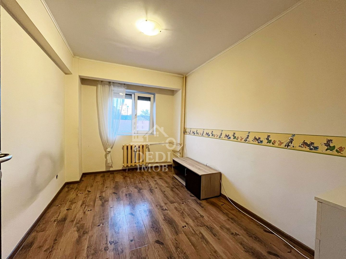 Apartament cu 4 camere de inchiriat zona Dacia, Oradea - Poză 2