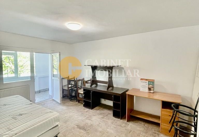 Etaj 1 Apartament 2 Camere Decomandat 55 MP Bloc 1986 - Poză 9