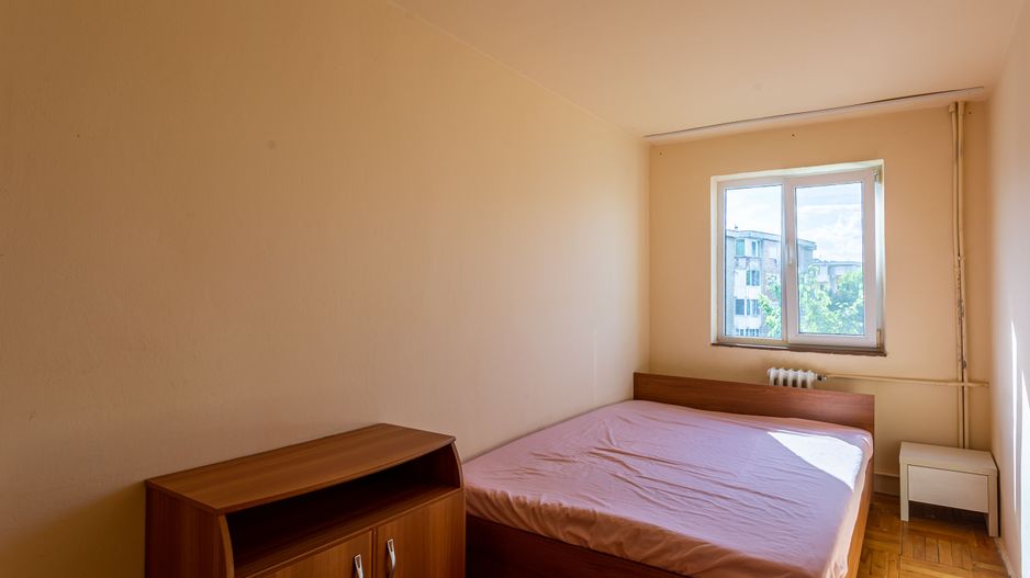 Ap cu 4 camere, la etajul 3, zona Kaufland, Banu Mărăcine - Poză 2