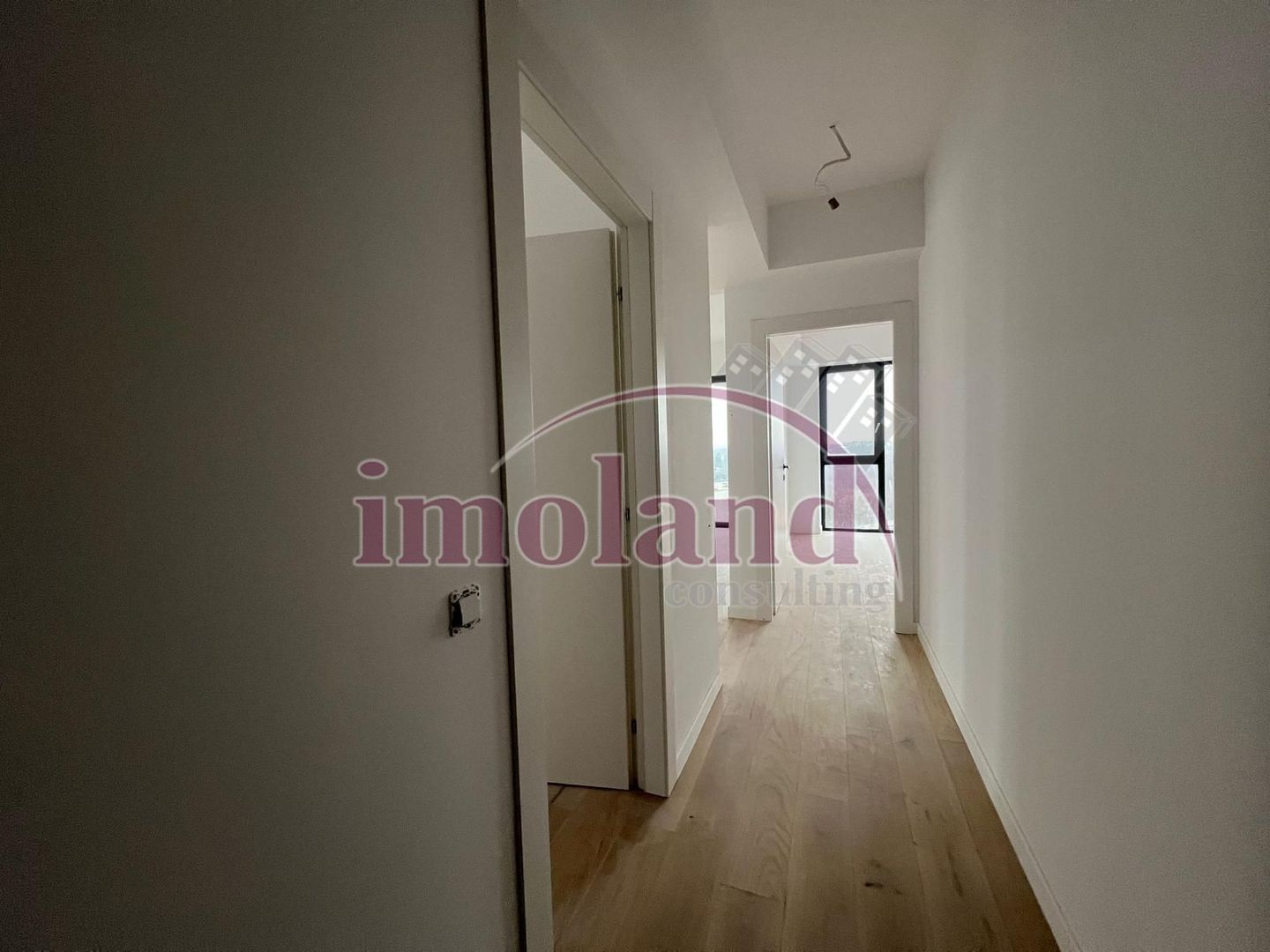 Vanzare - apartament 3 camere - NOU - Sisesti - Poză 4