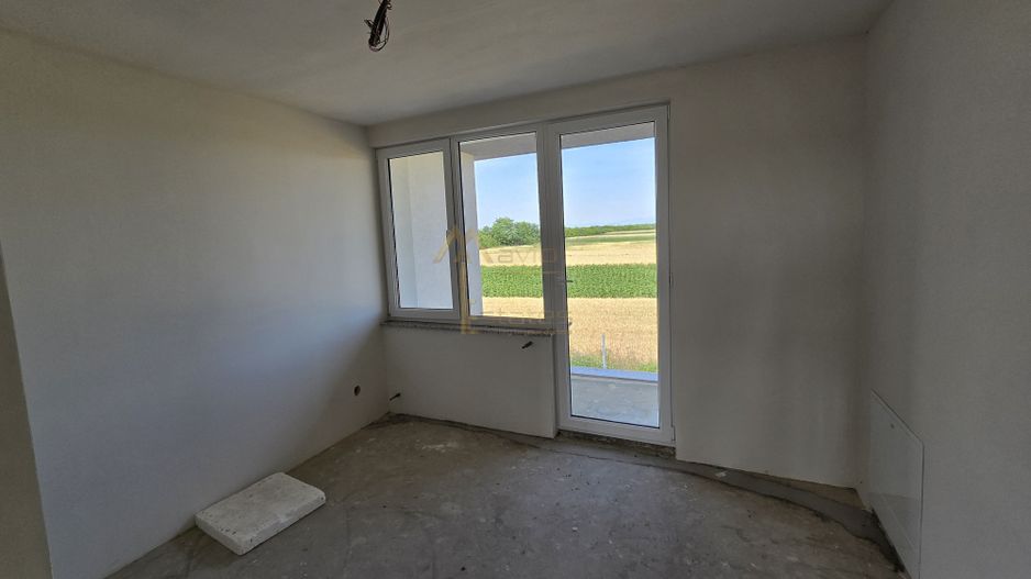 Martinesti, Duplex pe etaj, 3 Dorm, Buc separata,  Zona linistita. - Poză 12