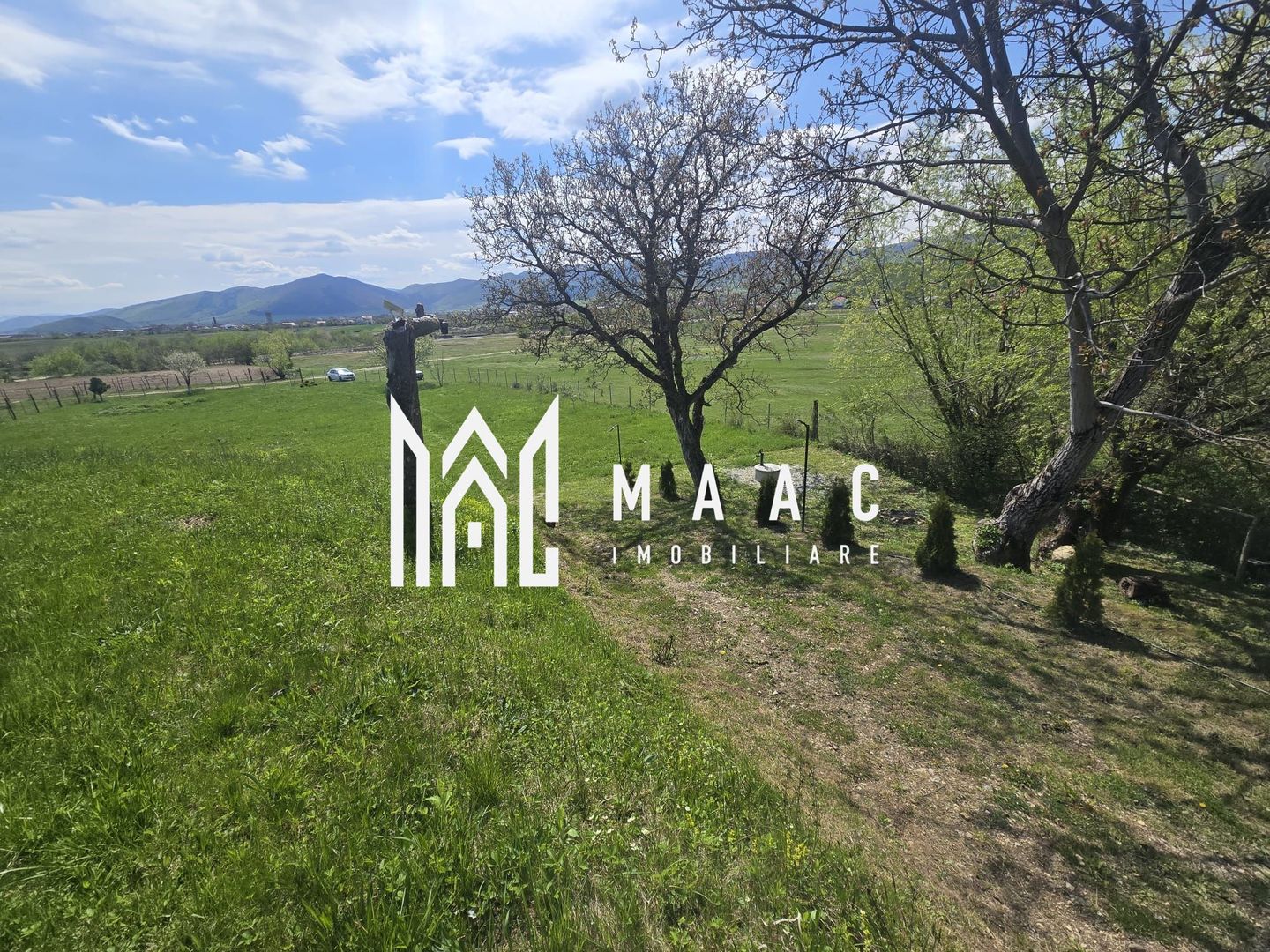 Teren 5400 mp superb cu livada si vedere spre munti Orlat - Poză 5