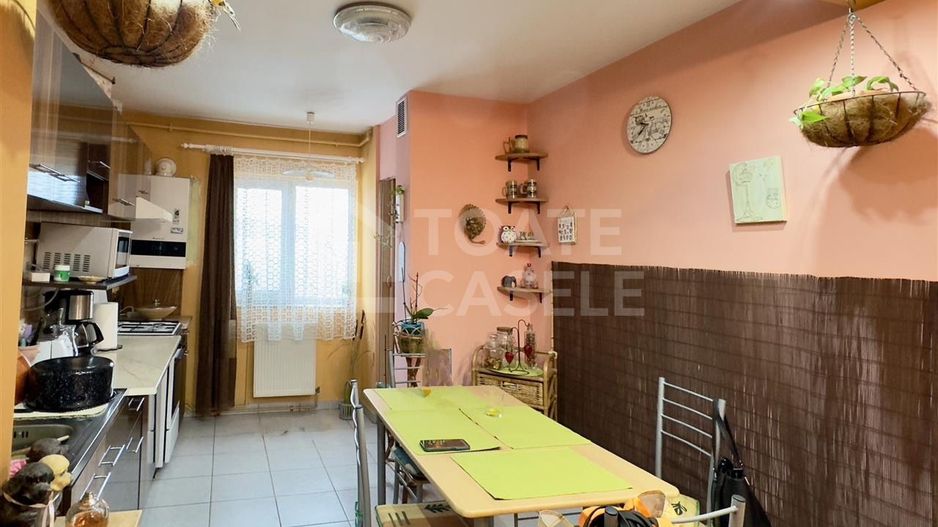 Apartament cu 3 camere, etaj intermediar, zona Dunarii - Poză 2