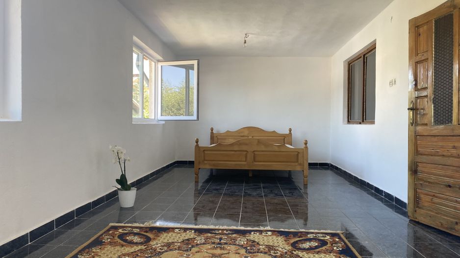 Vanzare apartament -3 camere la casă, etaj 1+pod+cota teren–Târgoviște - Poză 1