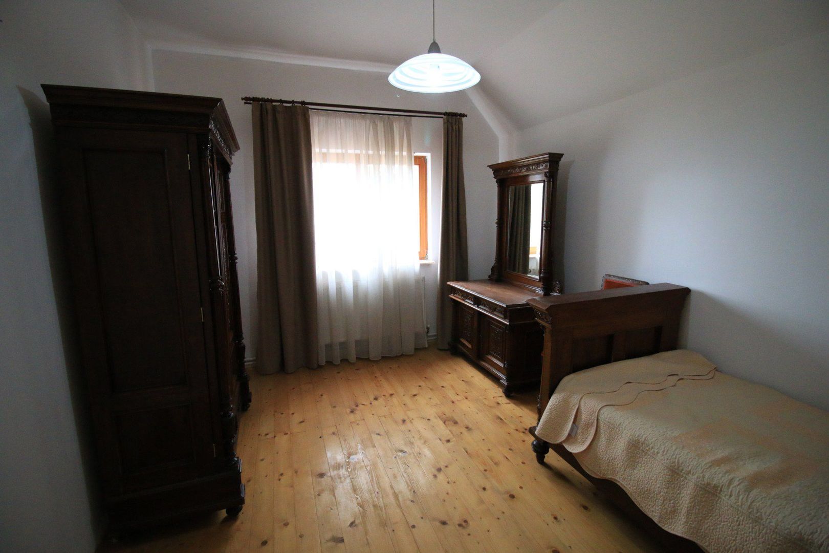 Vila cu 6 camere + 2 case + bazin inot+ 5.934 mp teren  com. Chichis - Poză 10