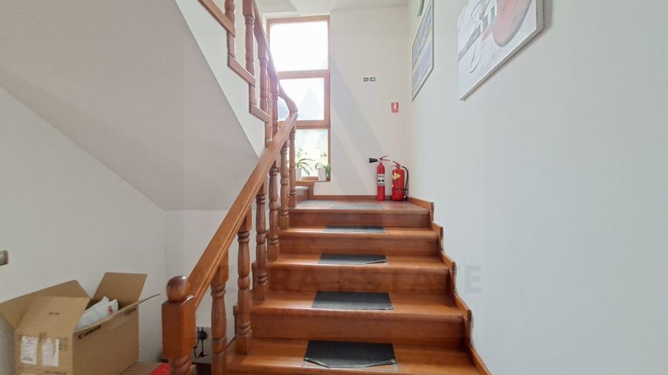Spatiu birouri casa individuala curte proprie 9 birouri Selimbar - Poză 19