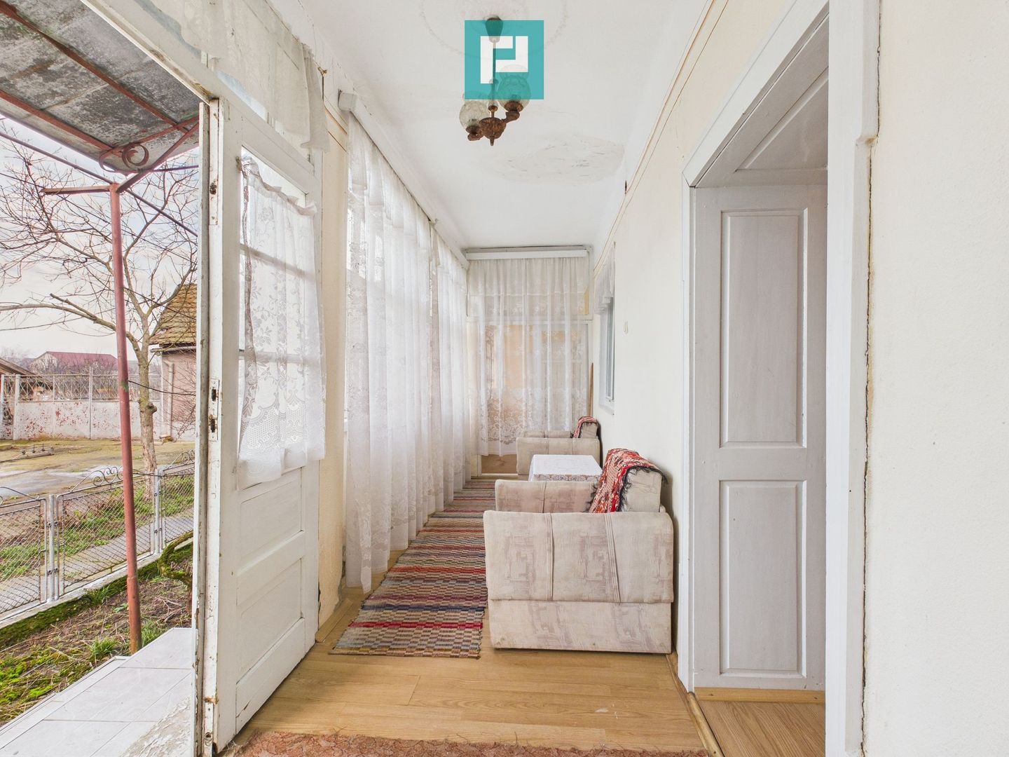 Proprietate cu 3 case din văiugă și teren în Nadab - Poză 8