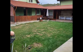 Casă Livezeni 815 mp teren, casa primitoare ,la doar 5 minute de oraș. - Poză 11