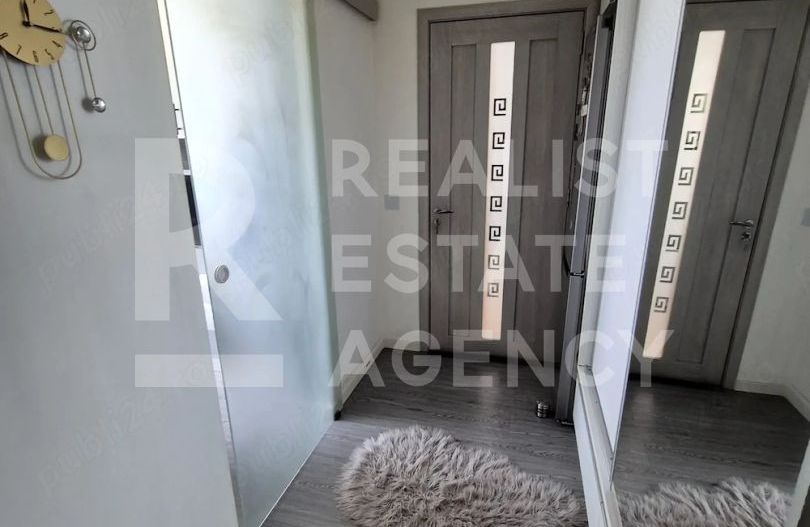 Vânzare, apartament cu 3 camere în zona Gorjului - Poză 8