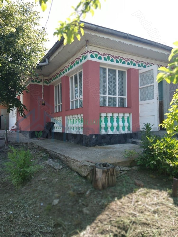 Casă tradițională, 3 camere, baie, bucătărie, sat Vorovești, com. Miroslava - Poză 1