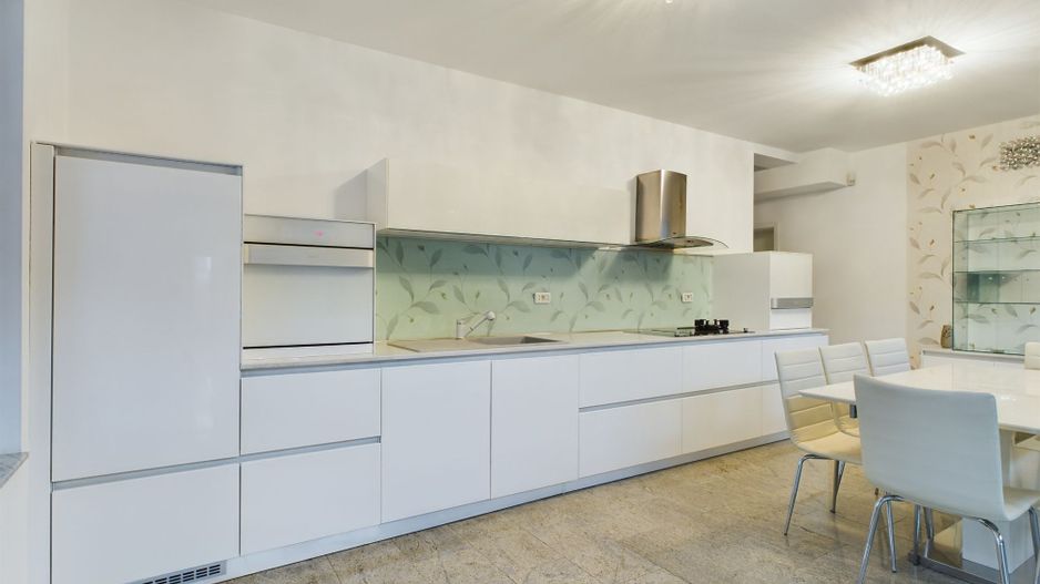 Vilă de lux cu două locuințe, în Dumbrăvița – Locație Excelentă! - Poză 11