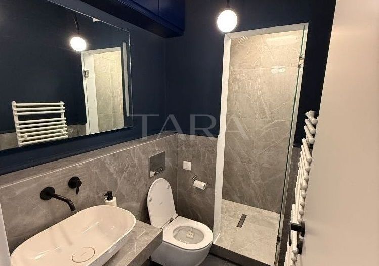 Apartament renovat cu curte comună în zona Piața Mihai Viteazul. - Poză 9