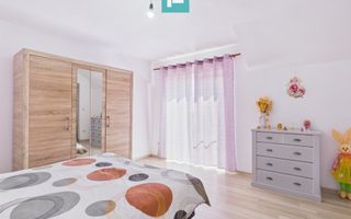 Casă cu 7 camere și teren generos în Șofronea - Poză 14