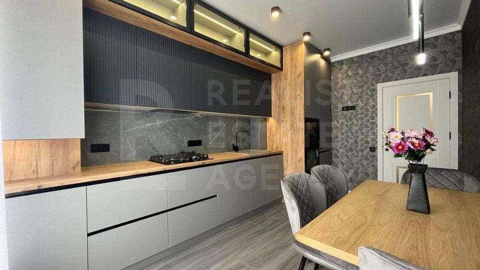 Chirie,  apartament 1 cameră + living, str. Avram Iancu, Centru - Poză 1