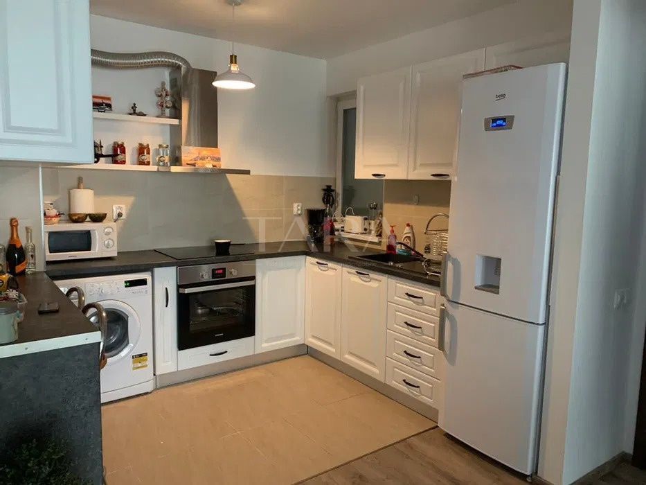 Apartament cu 2 camere, mobilat și utilat, cu parcare inclusă. - Poză 2