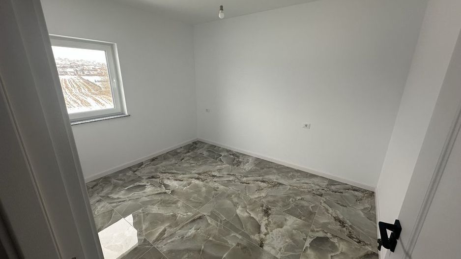 Apartament nemobilat de inchiriat - Poză 4