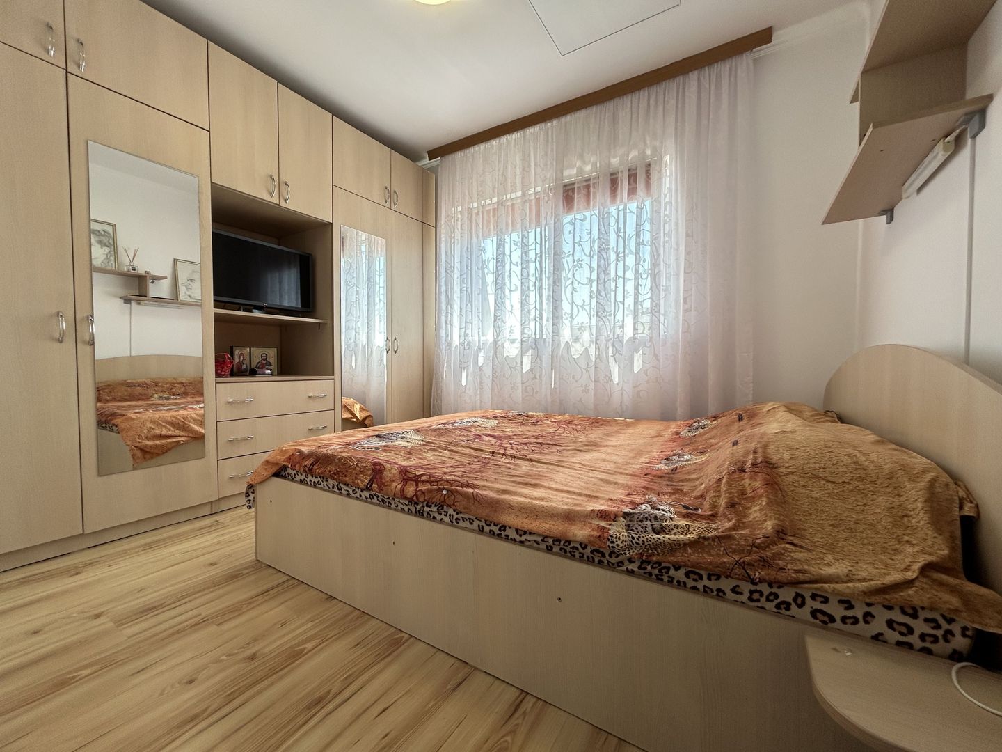 Apartament cu 3 camere Piata CET mobilat utilat modern - super pret - Poză 6