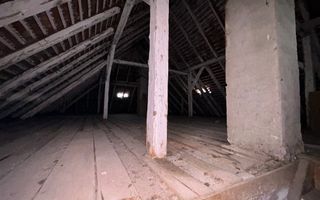Casă de închiriat curte proprie, subsol pod, garaj - Central - Poză 12