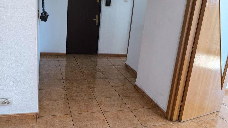 De Inchiriat Apartament 4 camere Nemobilat Piata Unirii Metrou - Poză 6