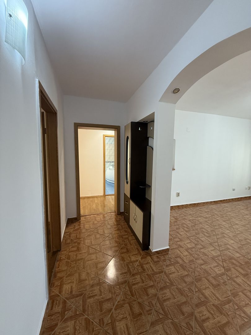 Apartament spațios cu 4 camere + garaj inclus – zona Ștrand–Tilișca - Poză 9