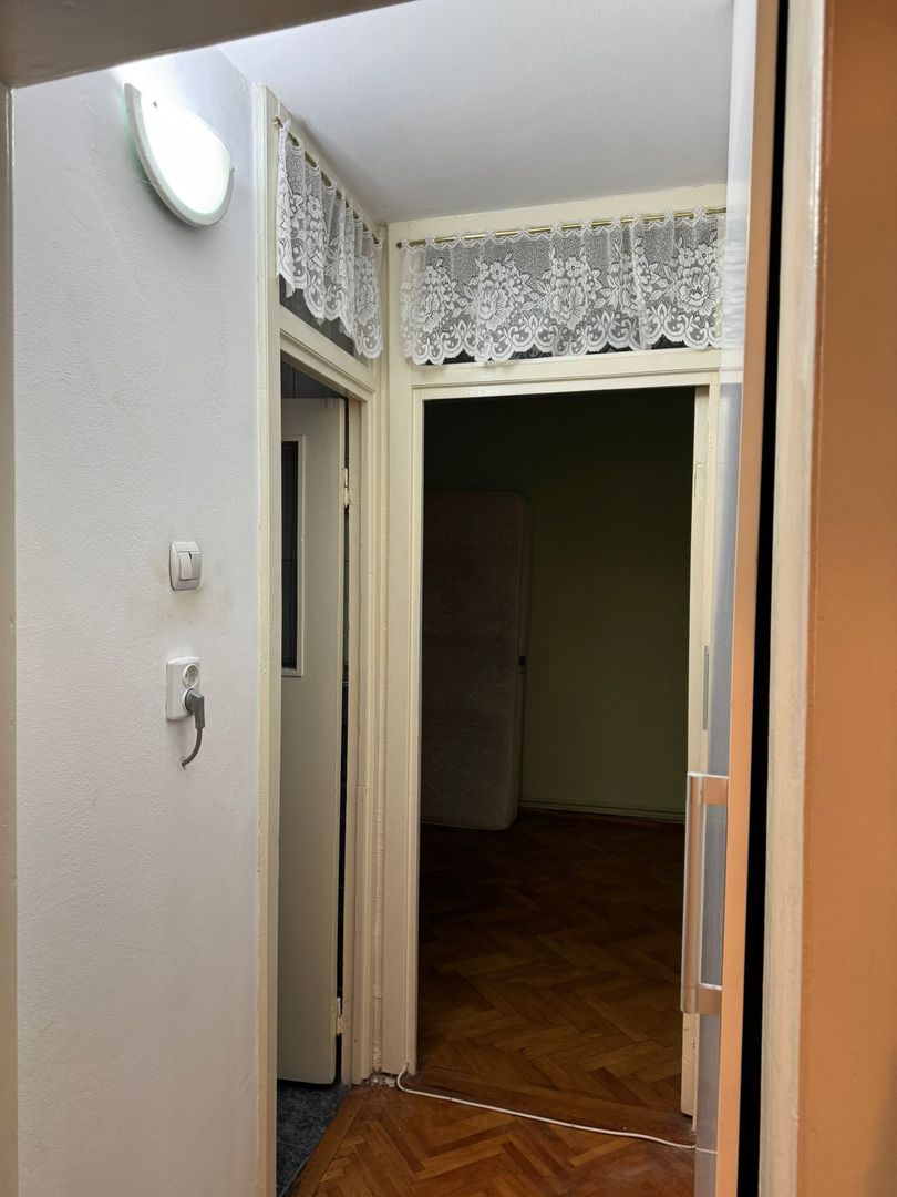 Girocului-Spitalul judetean | 3 Camere | Decomandat | Centrala proprie | Boxa - Poză 11