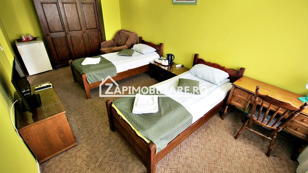 Pensiune aproape de centru,10 camere,13 băi,1 restaurant - Poză 4