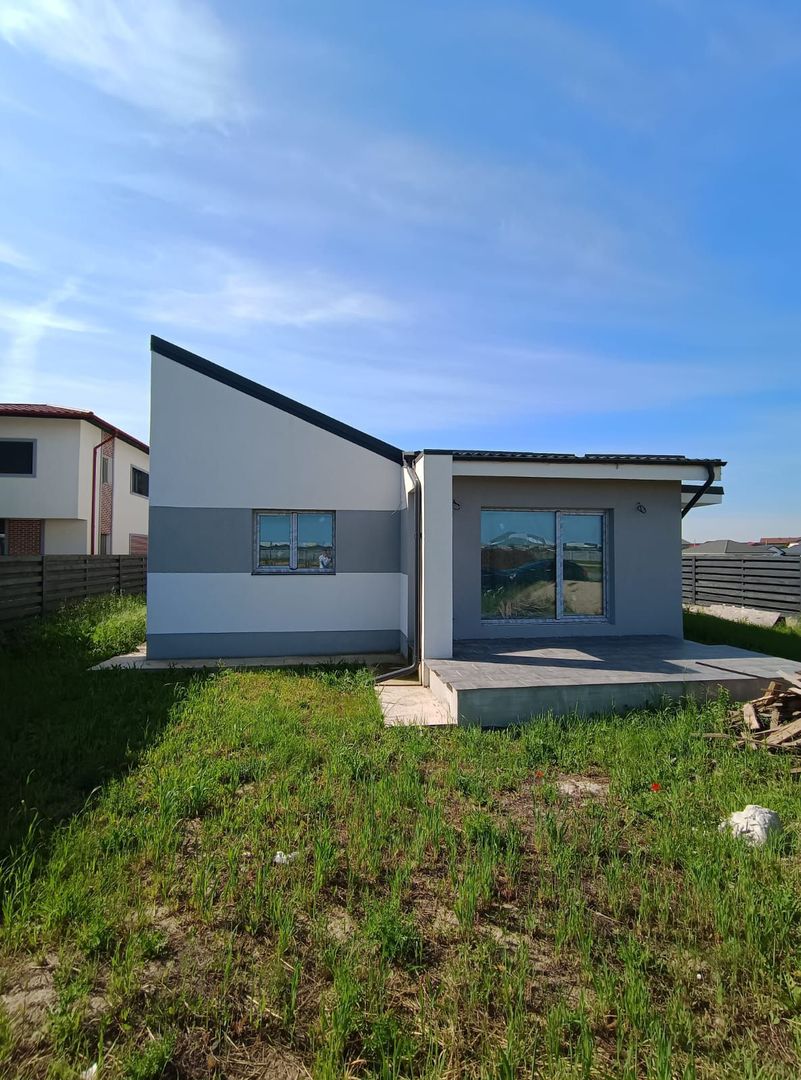 Case pe parter Tunari, zona linistita, curte MARE 350m - Poză 1
