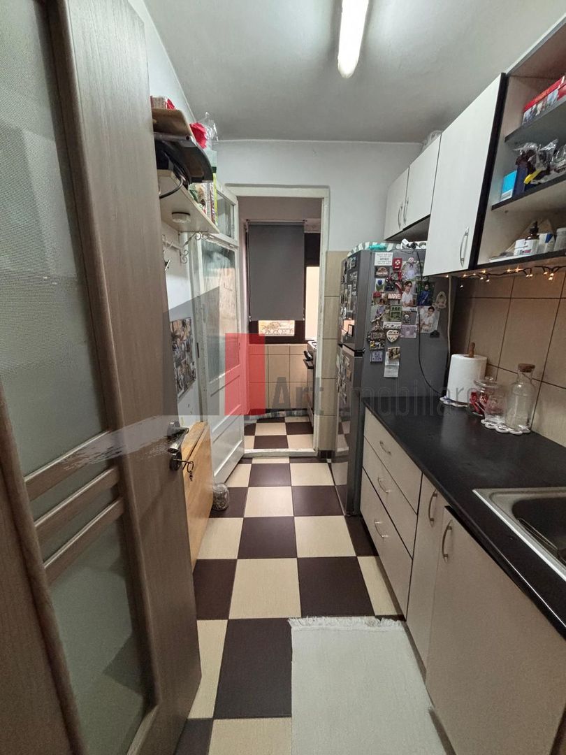 Vânzare apartament 3 camere Prelungirea Ferentari - Șc. 136 - Poză 2