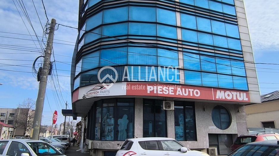 CENTRU ATELIERELOR - Spatiu comercial cu suprafata vitrata mare ! - Poză 18