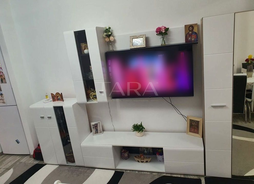 Apartament modern cu 2 camere și parcare subterană, zona Petrom. - Poză 1