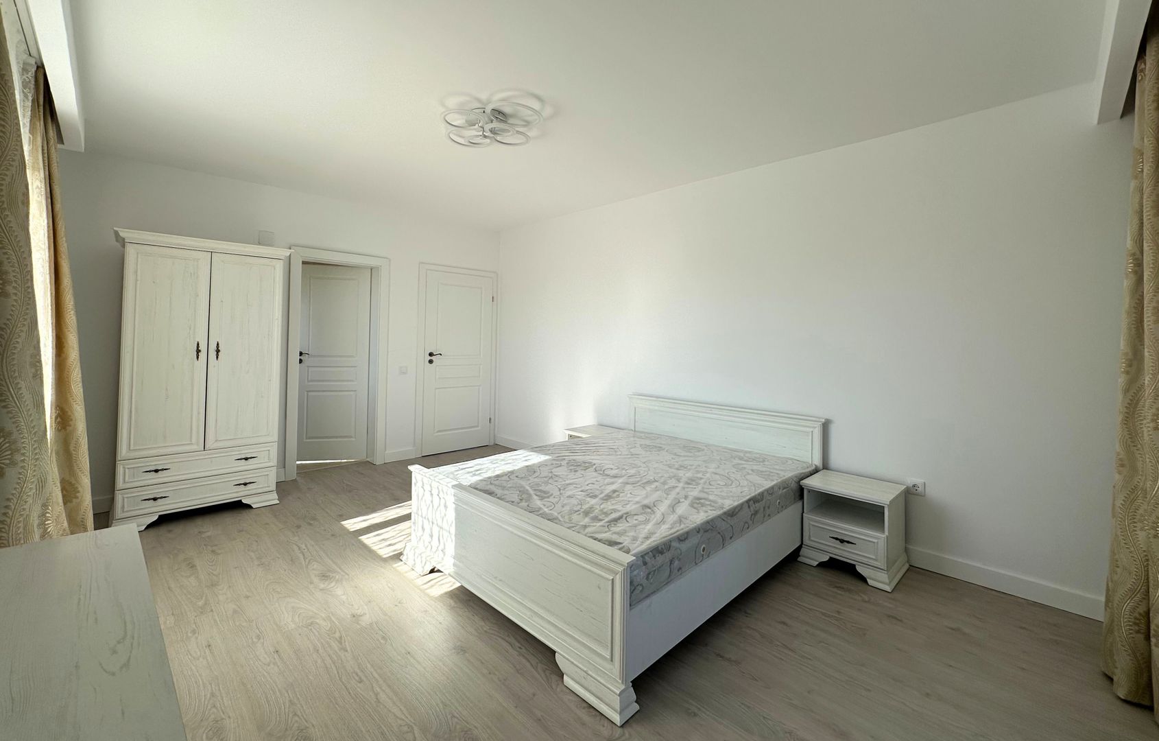 Vânzare casă 5 camere nouă elegantă și spațioasă în Hărman - Poză 21