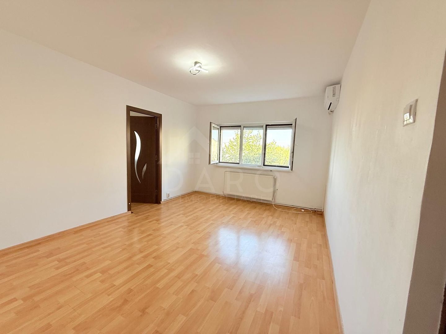 Apartament două camere de vânzare Dâmbu renovat - Poză 9