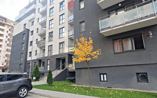 Coresi -Bloc Maurer M9, etajul 1, mobilat, parcare - Poză 1