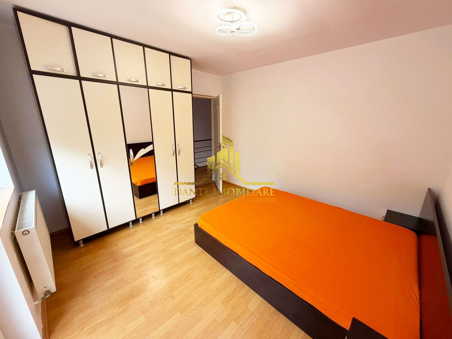 Casa, 4 camere, modern, parcare, curte, balcon, zona Semicentrala - Poză 5
