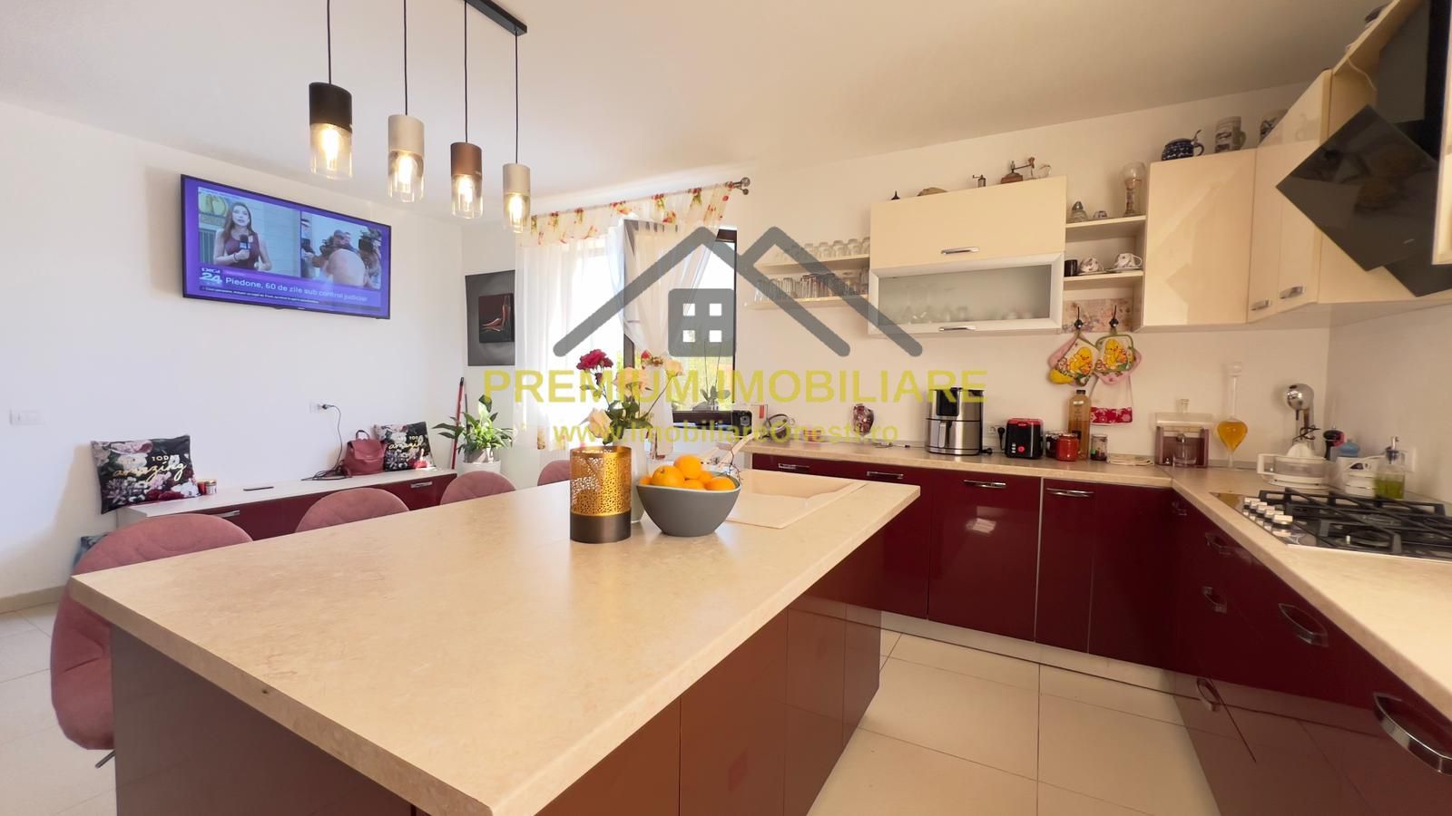 Vilă P+M cu teren de 4.200 mp + Garaj - Onești - Poză 7