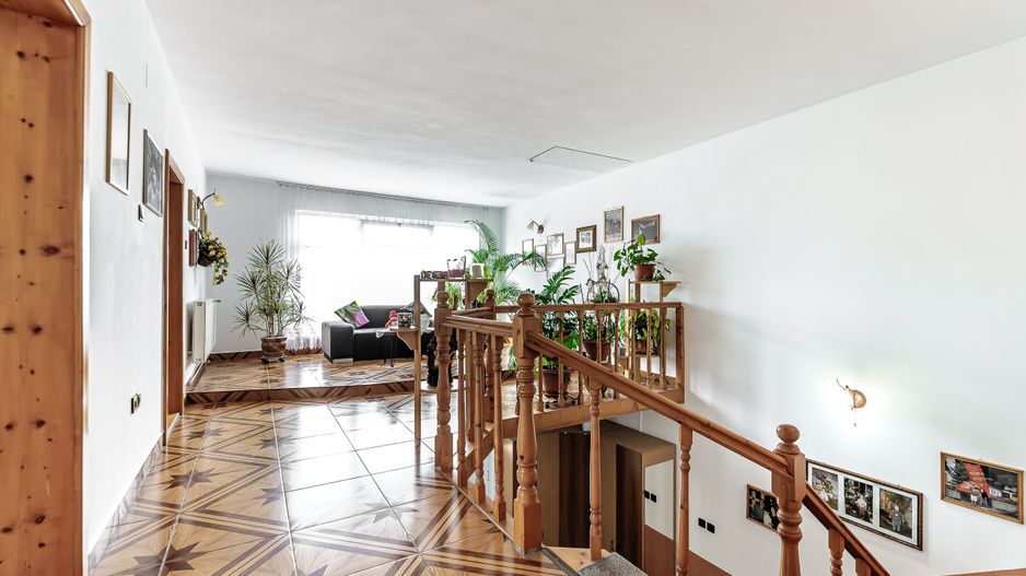 Casă mare cu două apartamente în Bujac - Poză 7