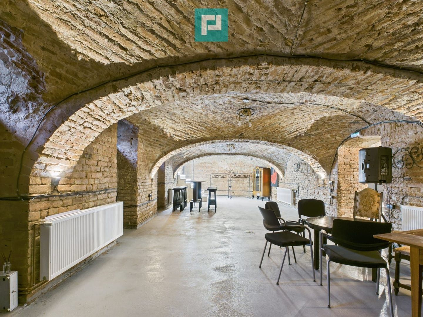 Eleganță subterană - pivniță exclusivistă Arad - Poză 19