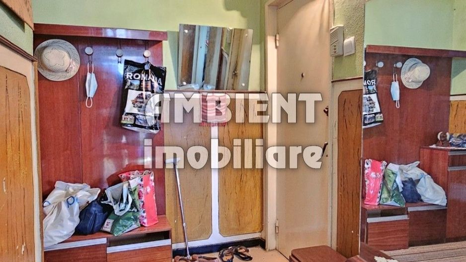 Apartament cu 4 camere, etaj 3, nerenovat, zona ULTRACENTRALA; - Poză 3