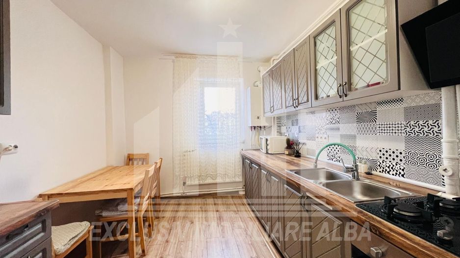 Vanzare apartament 2 camere decomandate, zona buna Cetate - Poză 1