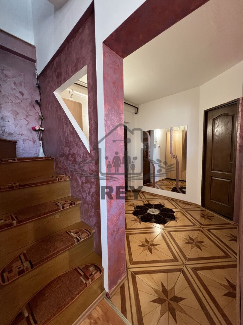 De vanzare- Apartament 3 camere str Luptei - Poză 3