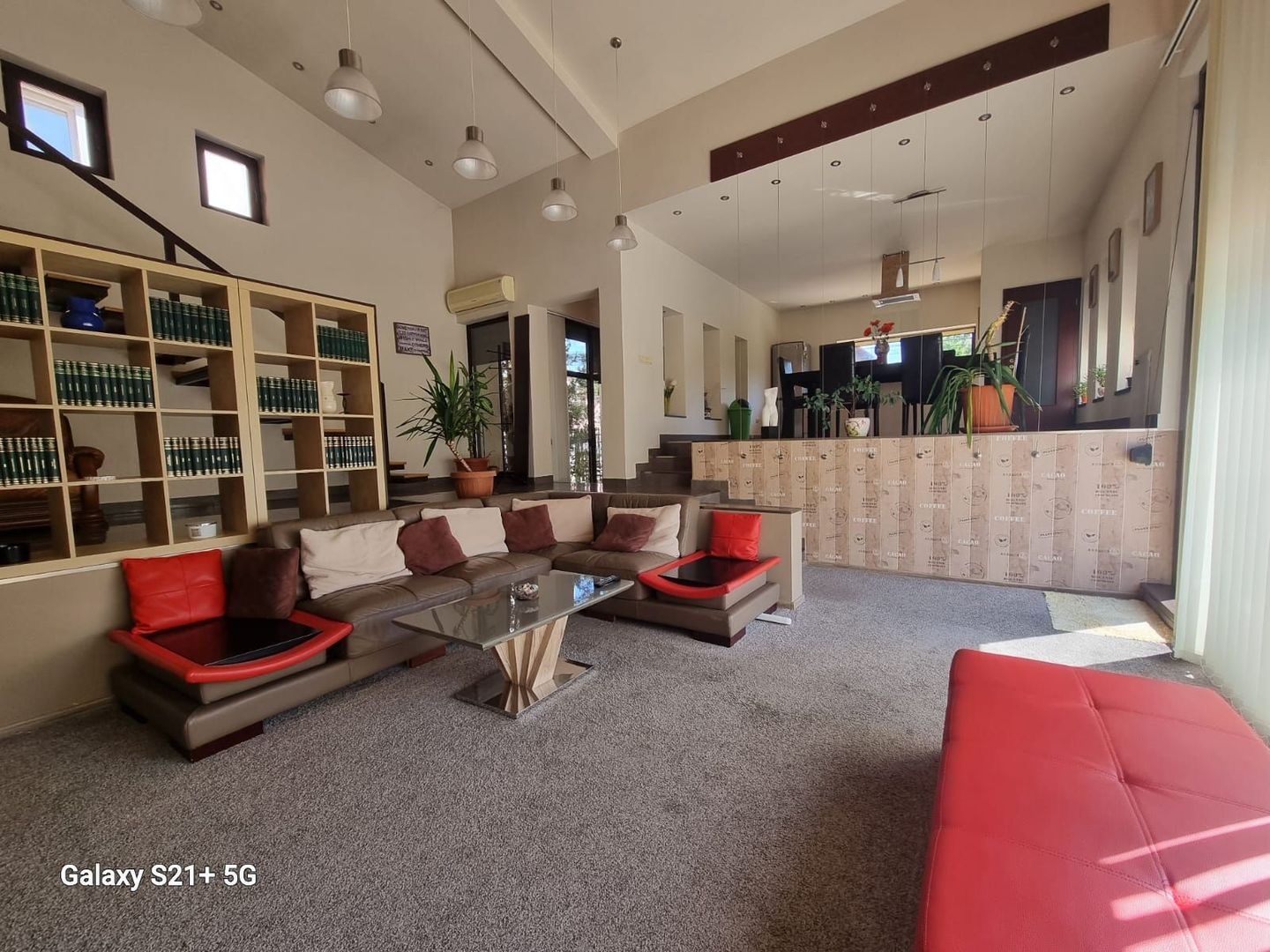 Vilă cu 4 camere de închiriat în zona Braytim cu piscina - Poză 1