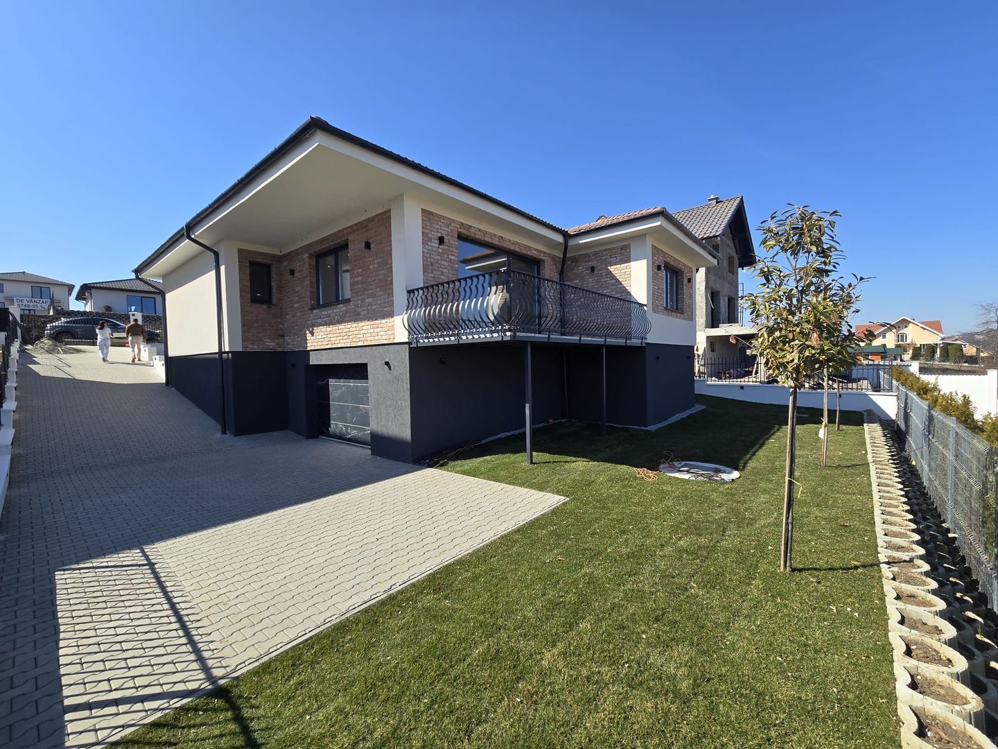 Casa la cheie 4 camere,garaj 60mp.,500mp teren,0%comision - Poză 1