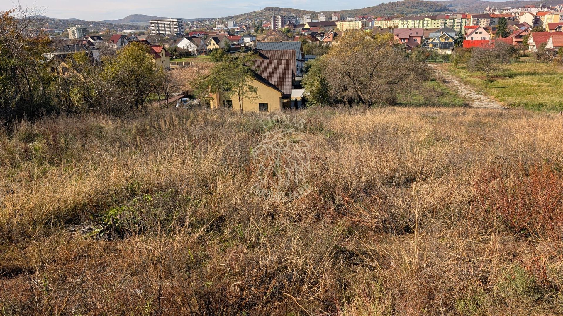 Teren intravilan cu utilitati 1321 mp-panorama-Zona Zavoaie - Poză 1