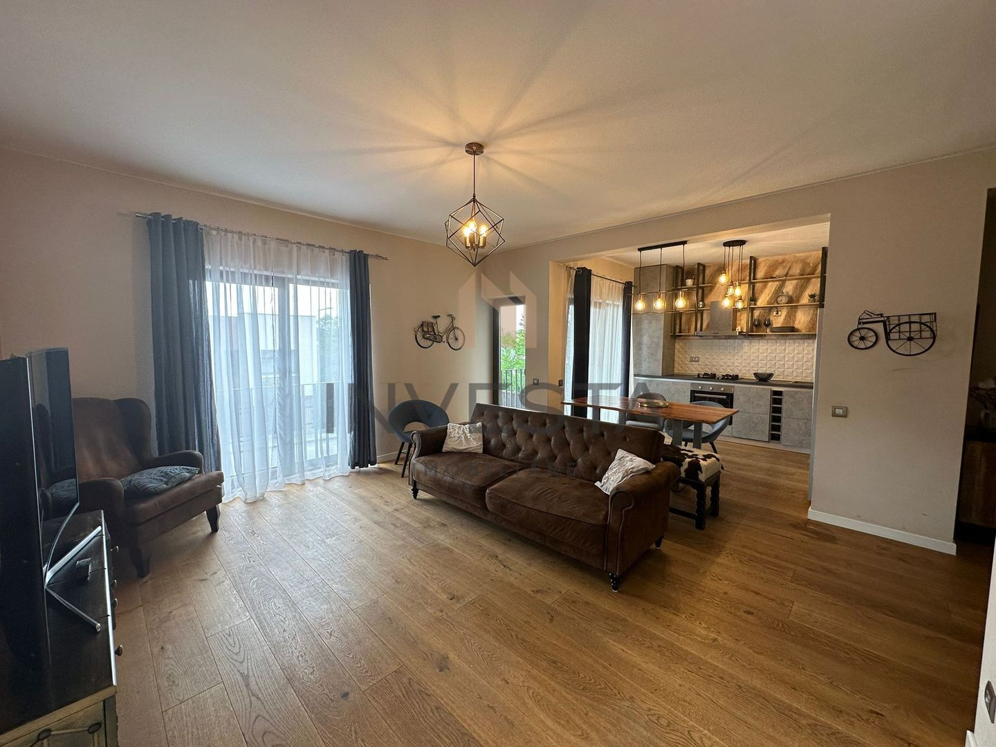 Apartament in vila cu panorama deosebita si garaj! - Poză 1