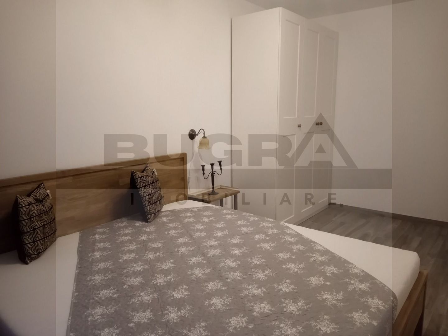 Apartament de 2 camere, 55mp, decomandat, parcare, zona Metro - Poză 2