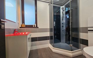 Casa individuala garaj pivnita curte mare - Poză 13