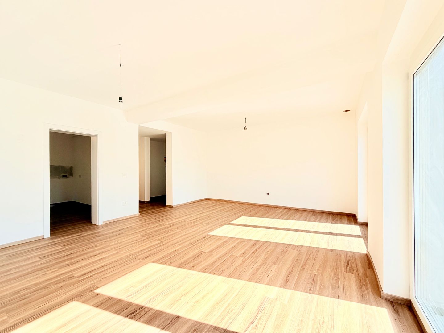 Casa parter prima închiriere – liniste si acces rapid spre centru - Poză 4