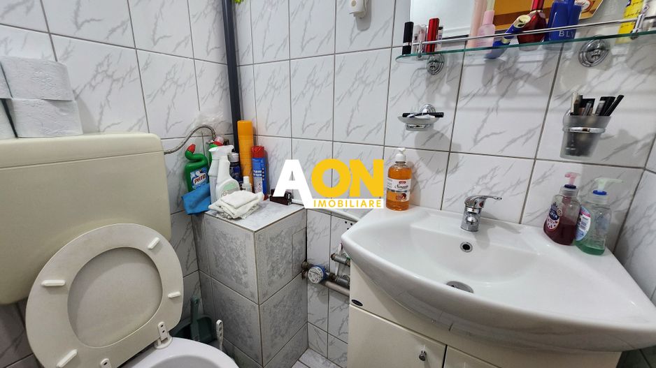 De vanzare apartament 3 camere, zona Cetate - Poză 9